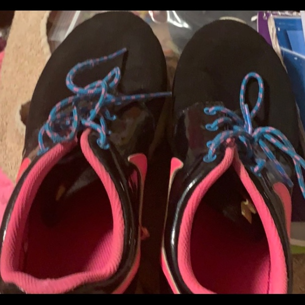 Nike tennis shoes